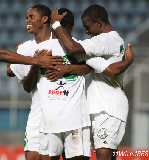 Photo: DIRECTV W Connection celebrates in a previous fixture. (Courtesy Wired868)